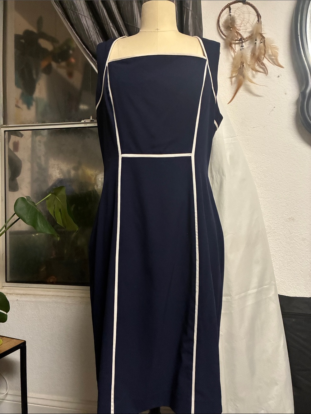 Women's Navy Sleeveless Sheath Dress with White Piping